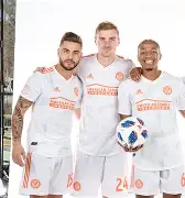 开云体育官网-集结日亚特兰大调整名单以备法国杯,单刀错失环节打磨,球迷炸锅,身体对抗强度拉满(欧联杯勒沃库森与亚特兰大会师决赛)